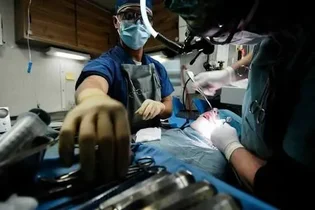 عمل جراحی تعویض همزمان دو مفصل فک در استان مرکزی برای نخستین بار