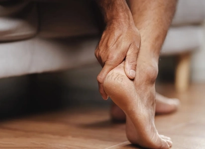 علت ایجاد خار پاشنه از نظر متخصص طب سنتی