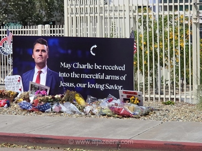 تخریب مجسمه چارلی کرک در نزدیکی مقر Turning Point USA