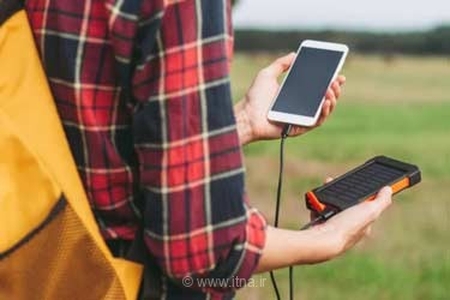آیا استفاده از گوشی هنگام شارژ به باتری آسیب می‌زند؟ حقیقت علمی پشت یک باور رایج
