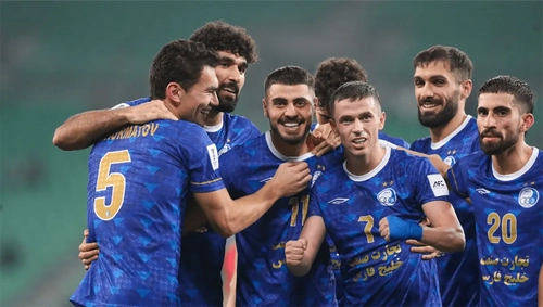 اهدای جام قهرمانی فصل گذشته به استقلال پیش از بازی بعدی