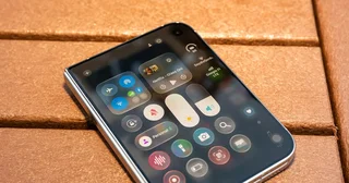 شیشه مایع نهایی‌اش را درiPhone دو پیدا کرد