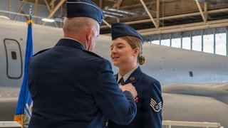 اعطای مدال به خلبانان آمریکایی به دلیل درگیری با ایران