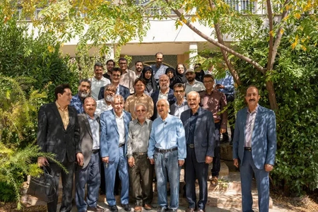 دیدار شفیعی کدکنی با اهالی ادبیات در دانشگاه شیراز و بازدید از آرامگاه شاعران