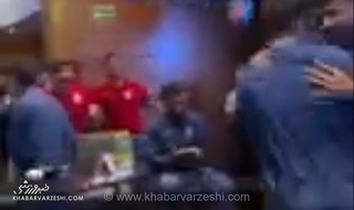 ویدیو| لابی هتل تیم ملی و شادی نافرجام بازیکنان هنگام گل سوم الجزایر!