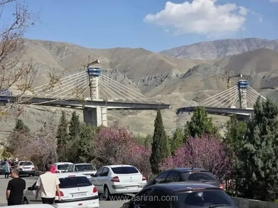هشدار درباره پل B1 کرج؛ رها شدن ۶۰ متر از عرشه پل در ارتفاع ۱۷۰ متری