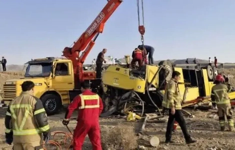 واژگونی اتوبوس در آزادراه همدان-ساوه ۱۱ کشته و ۲۴ مصدوم داشت