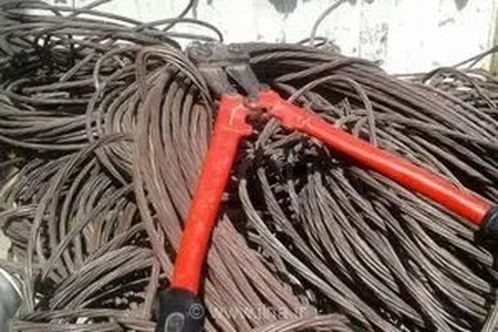 انهدام شبکه سرقت کابل در اصفهان؛۲ تُن اموال مسروقه کشف شد