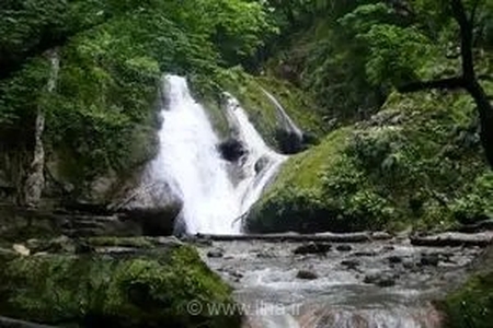 فرار از هیاهوی پایتخت؛ معرفی ۱۲ آبشار بکر و دیدنی در اطراف تهران برای یک سفر یک‌روزه خاطره‌انگیز