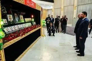 ادای احترام نخست‌وزیر عراق به مقام شامخ رهبر انقلاب و شهدای مقاومت در مجلس شورای اسلامی