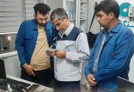بازدید شبانه مدیرعامل فولادسنگان از خطوط تولید و بخش حمل‌ونقل