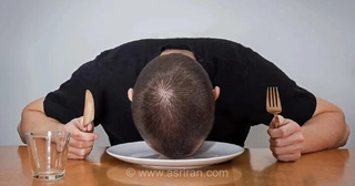 راز علمی خواب بعد از ناهار: چرا بعد از غذا خواب‌آلود می‌شویم؟