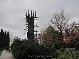 تصویری تاریخی از بنای یادبود قربانیان جنگ جهانی دوم در گورستان ژاله اسلوونی