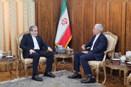 دیدار سرکنسول ایران در گوانجو با وزیر امور خارجه عراقچی