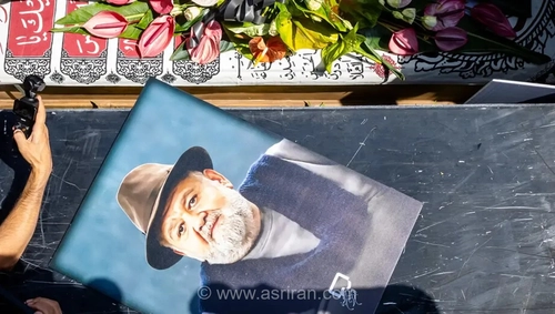 اقدام عجیب هواداران اکبر عبدی؛ سنگ مزار این هنرمند بدون اطلاع خانواده نصب شد