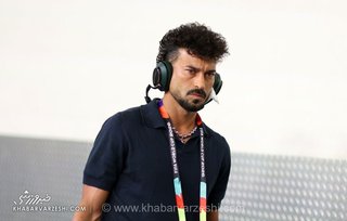 رامین رضاییان در پرسپولیس؟ بیشعور است!/ لوگوی استقلال را بعد از پول ماچ کرد!