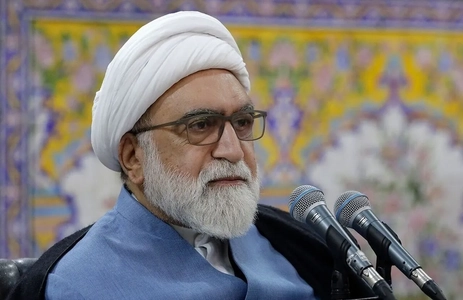 حضور رهبر انقلاب در مشهد پیش و پس از تدفین رهبر شهید