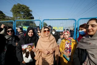 بازداشت خواهر عمران‌خان پیش از راهپیمایی حزب تحریک انصاف