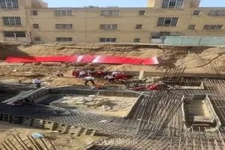 نجات یک کارگر و جان‌باختن کارگر دیگر در حادثه ریزش آوار بلوار صنعت کاشان