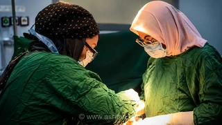 جراحی موفقیت‌آمیز در سنندج؛ خروج توده ۴۰۰ گرمی از بدن بیمار ۴۹ ساله با موفقیت انجام شد