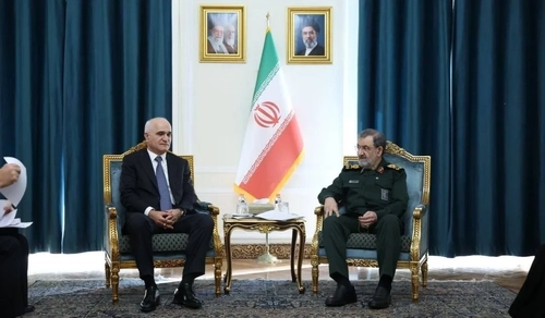 محسن رضایی: آمریکا از سر استیصال به محاصره هوایی روی آورده است