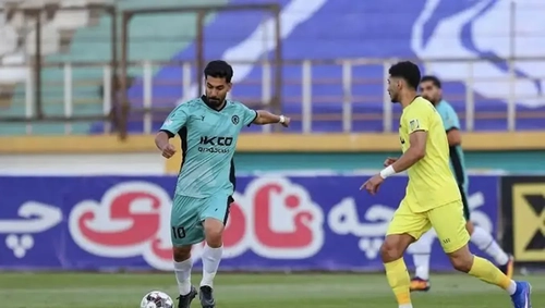 پیکان ۱۰ نفره مقابل ملوان تساوی یک بر یک