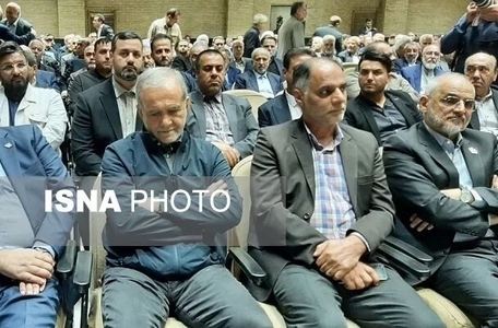 حضور رئیس‌جمهور و عارف در مراسم یادبود ناطق نوری