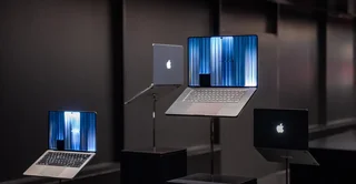 بهترین خرید با کارت هدیه 100 دلاری و پیش‌ سفارش MacBook Pro با صفحه نمایش لمسی PROLED
