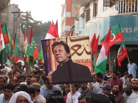 حزب PTI پاکستان خواستار پیگیری قضایی انتقال ناگهانی عمران خان به بیمارستان شد