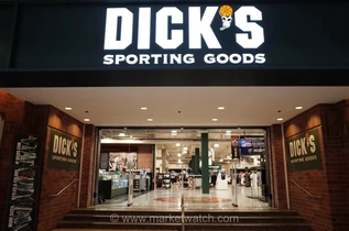 بدترین روز در تاریخ سهام Dick’s Sporting Goods؛ فروش کفش‌ها بدون تخفیف‌های بیشتر رونق ندارد