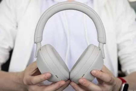 تخفیف ویژه برای هدفون سونی WH-1000XM5 با حذف نویز و شارژدهی طولانی