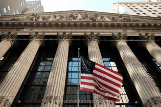 صندوق شاخص S&P 500 Vanguard نحوه سرمایه‌گذاری را تغییر داد، اما ممکن است راه هوشمندانه‌تری برای ورود به بازار وجود داشته باشد