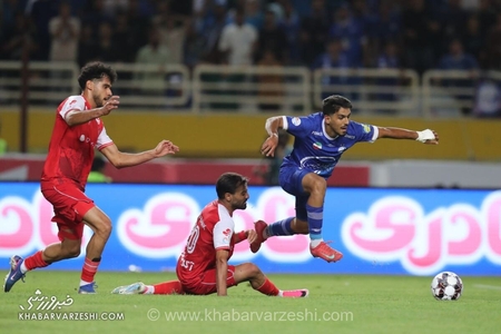 دربی پایتخت: اشتباه داوری می‌توانست پرسپولیس را به پنالتی برساند