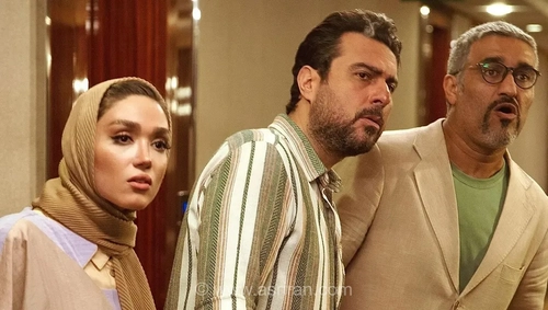 فرزانه قاسم‌زاده با بادبزن کالیگرافی در ژست هنری جدید (+عکس)
