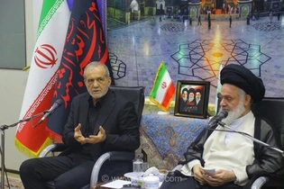 پزشکیان در قم: توافق با آمریکا در هماهنگی با رهبری به‌دست آمد/ برخی جریان ها همسو با رسانه ها معاند برای تخریب تیم مذاکره کننده تلاش می کنند