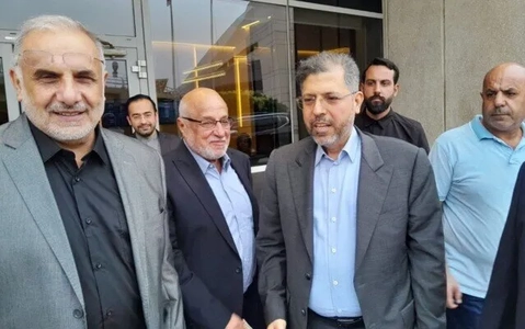 ورود هیئت دیپلماتیک ایرانی به بیروت و استقبال رسمی