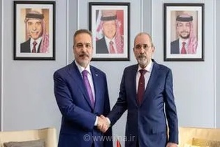 سفر دیپلماتیک هاکان فیدان به امان؛ وزیر خارجه ترکیه با همتای اردنی خود در پایتخت این کشور دیدار کرد
