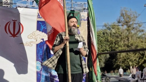 پاسداشت روز پرچم با شعرخوانی در چهارراه ولیعصر تهران