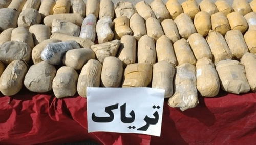 کشف ۵۵۰ کیلو تریاک در پژو ۴۰۵ در شیراز؛ راننده متواری شد
