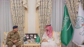 رایزنی وزیر دفاع عربستان و فرمانده ارتش پاکستان درباره حملات مکه