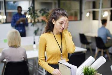 چرا بعد از ساعت ۲ بعدازظهر انرژی‌مان افت می‌کند؟ ۵ راهکار پزشکان برای رفع خستگی